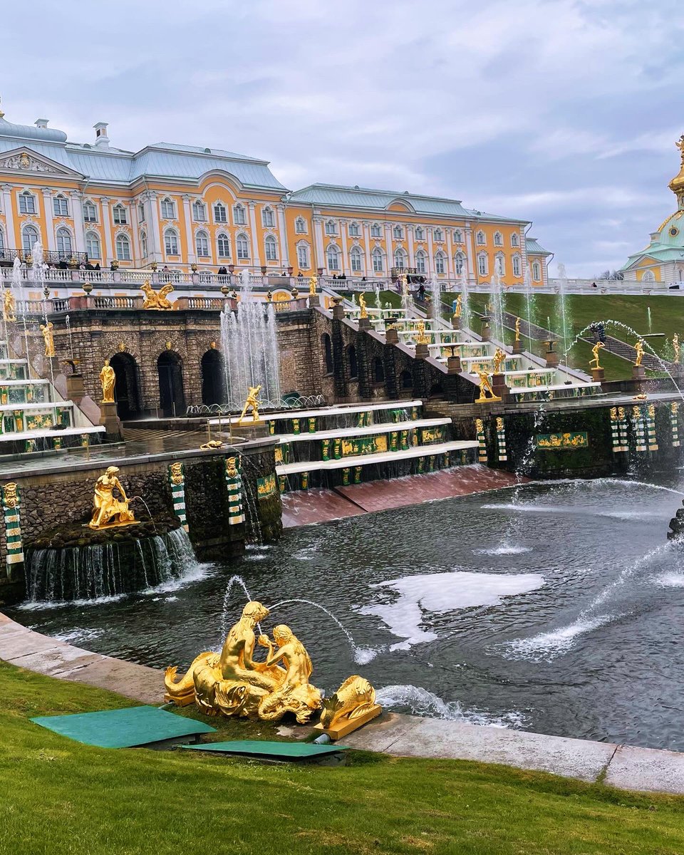 Shurvanovna's tweet photo. One of the most beautiful places in the world created by a brain and sense of humour of one genius man☺️🤩 #Petergof #Петергоф https://t.co/NklO9cbfIj