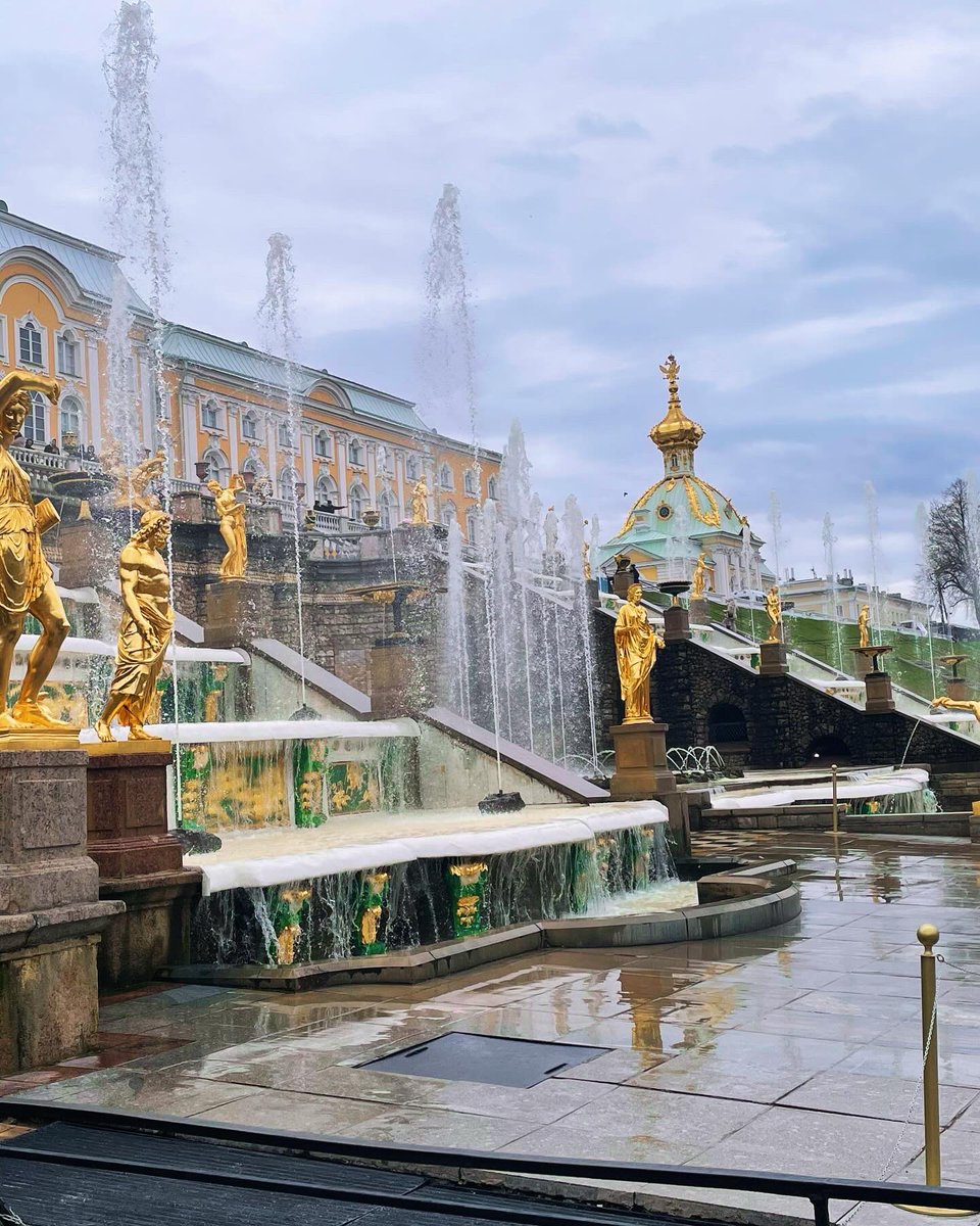 Shurvanovna's tweet photo. One of the most beautiful places in the world created by a brain and sense of humour of one genius man☺️🤩 #Petergof #Петергоф https://t.co/NklO9cbfIj