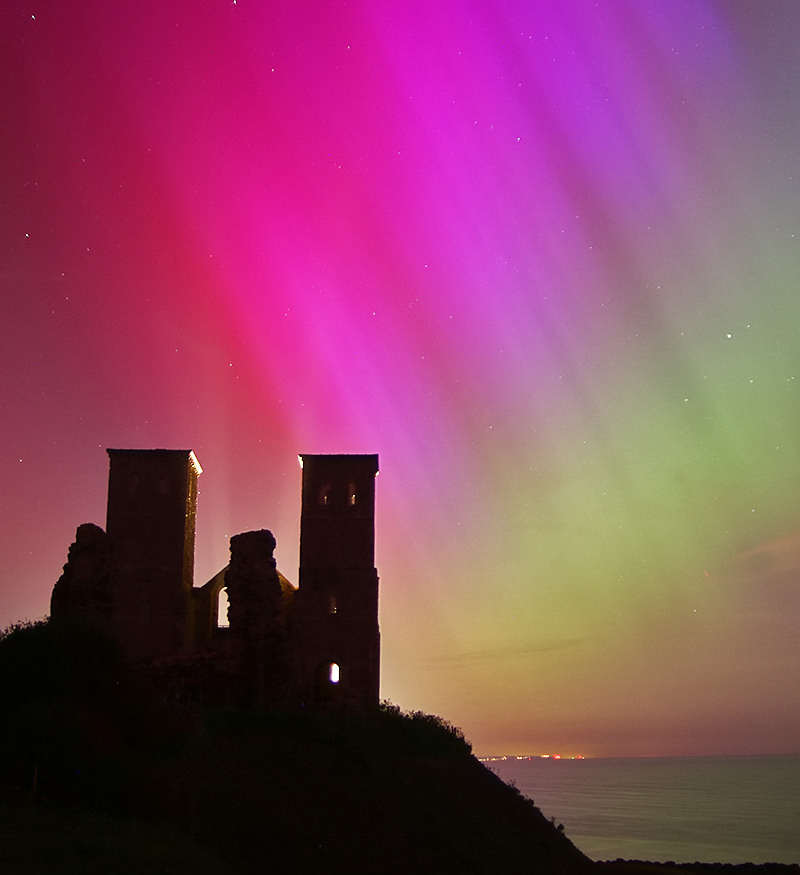 A few more photos of the #NorthernLights from Reculver, Kent last night. Still lost for words! #Auroraborealis @MetJam_ @HollyJGreen @Kent_Online