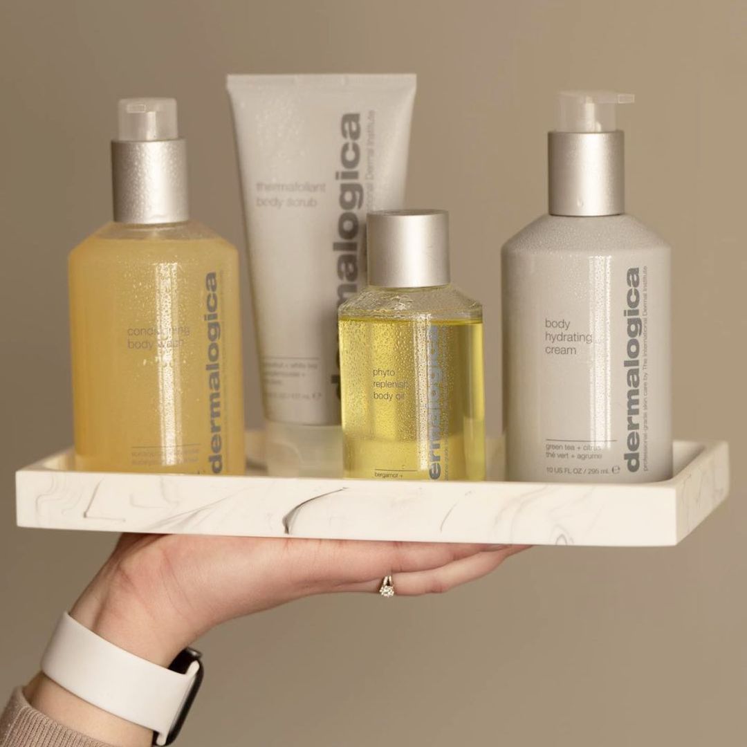 HelloSkinmart's tweet image. A gentle reminder to prioritise time for YOU. Sunday is for self care and indulging in some nourishing home treatments. Relax in a warm bath, drench yourself in body creams or oil &amp;amp; soothe the soul ✨⁠
⁠
#gloskinbody #dermalogicaaus #selfcare #body #sundaymood #soulsundays