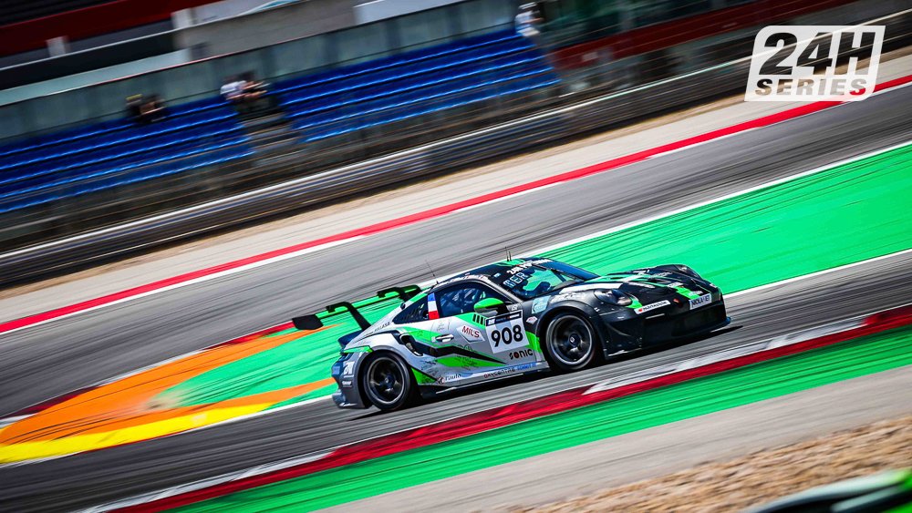 24HSERIES's tweet photo. #24HSERIES | Kudos to #SebLajoux #DUWO (908), which, after 9hrs of clean running, is leading 992-Am. Could this collaboration be on course for its first class win?

That wouldn't be a bad result for Solenn Amrouche on only her second series start!

#24HPORTIMAO @BehindHelmet https://t.co/dBR8DHIixl