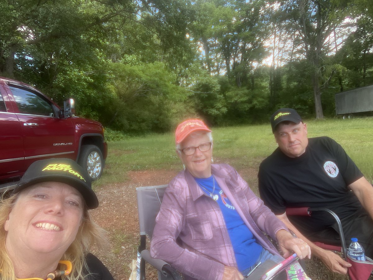 SprRodCrewChief's tweet image. Hey all!  We’re at #GreerDragway  #WDRA bracket racing today. @Southern_RacerX in the driver seat. Mom is here with us &amp;amp; it’s a beautiful day for drag racing. C’mon out Look for @WFORadio &amp;amp; #FuelFactory flags to find us. 😎