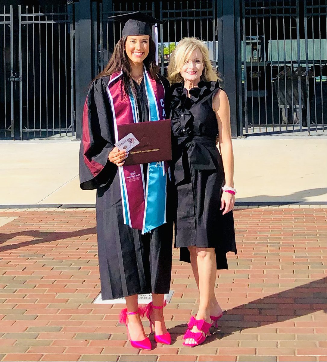 cuteasbuttons's tweet photo. At HailState Friday! Our beautiful niece & Diamond Girl, Baby Ruth, 💎🐾🐶graduated! Next stop, pharmacy school! 🎓🐾#HailState 🐾🐶🔔#DiamondGirls💎🐾
#IftheShoeFits👠
#MaroonandWhite🐾🐶🔔🎓👠💗💎🙏🏼👩🏻 https://t.co/XnhJ7wujpe