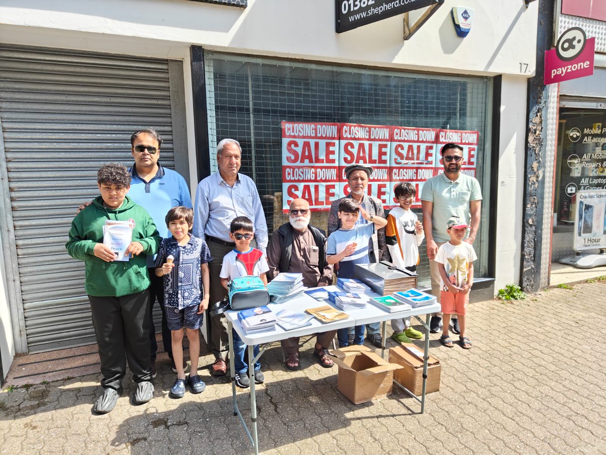 AMA_Dundee's tweet photo. Members of Ahmadiyya Muslim community Dundee are organizing holy quran exhibition at Arbroath Library till 24th of May. Spreading the true message of Islam which is #loveforallhatredfornone. https://t.co/qgXHKJlv0p