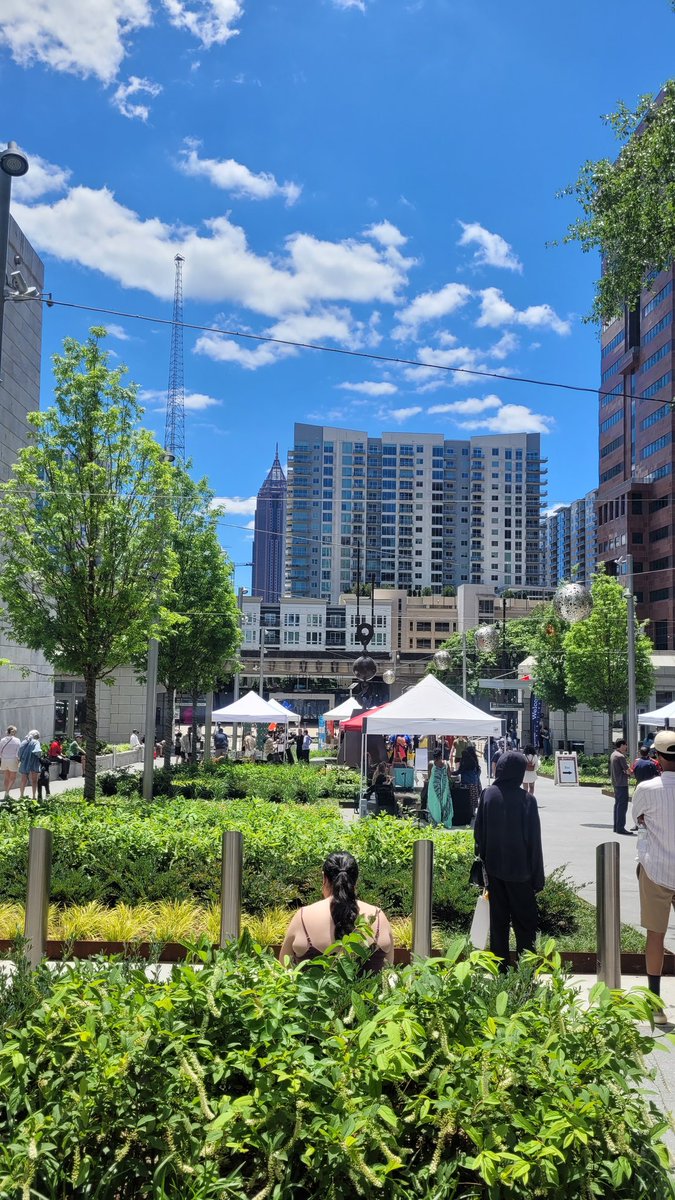 What a fantastic day for art! MARTA Artbound was thrilled to be a part of the @MidtownATL ArtWalk, right across from Midtown Station! Art lovers came out to see the vibrant new mural and enjoy goods from local vendors! #SupportLocal #Community