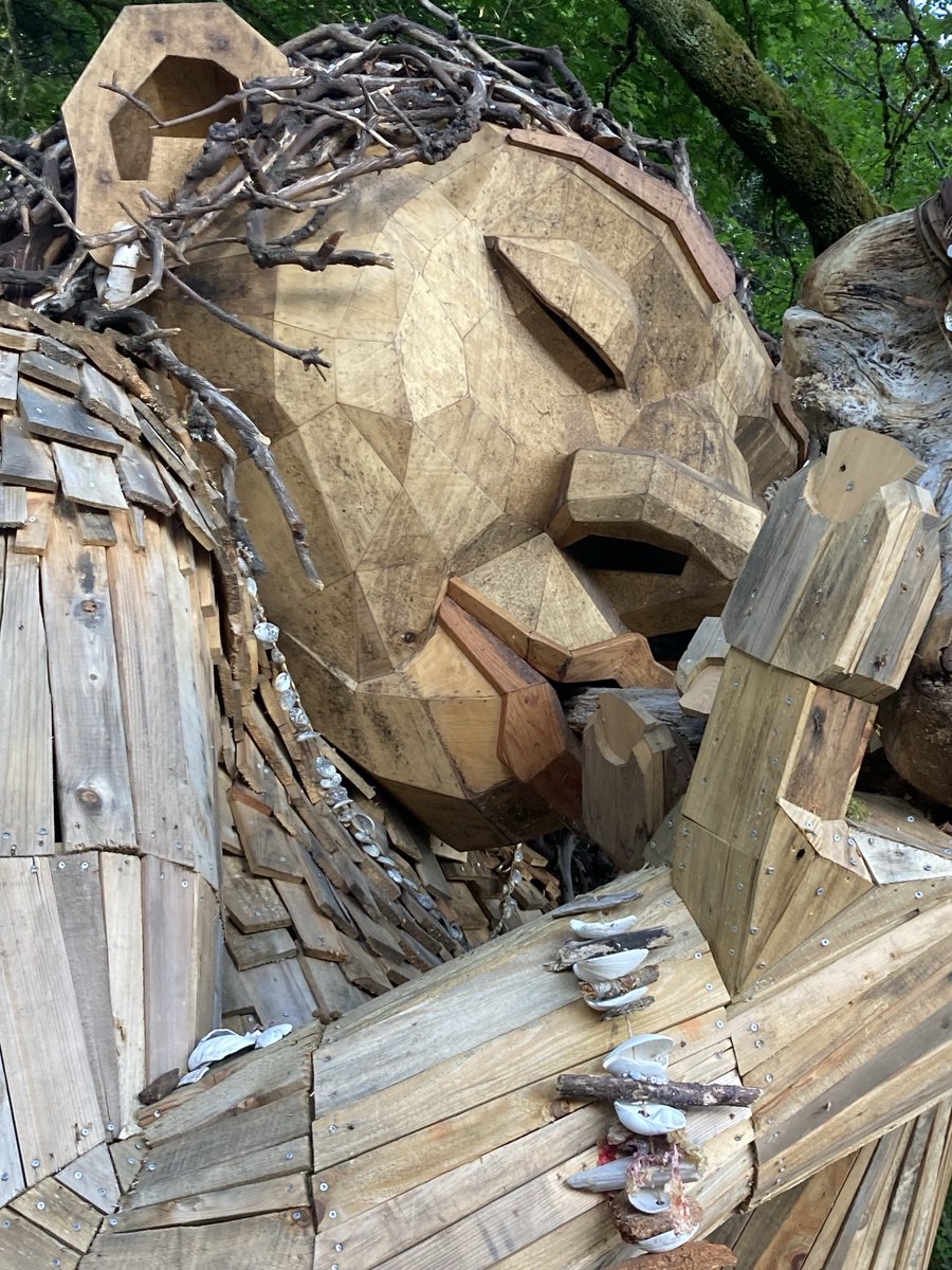 At Lincoln Park, we met Bruun Idun, one of six #pnw trolls created by Thomas Dambo. He’s playing a song on his flute for the orcas. #westseattle