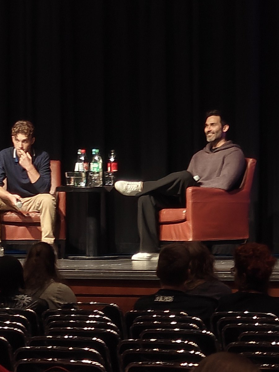 📸 #TylerHoechlin with Jordan Elsass during the panel of the #infinitycon (Germany) - (Thanks to Summerescue 🫶🏼)