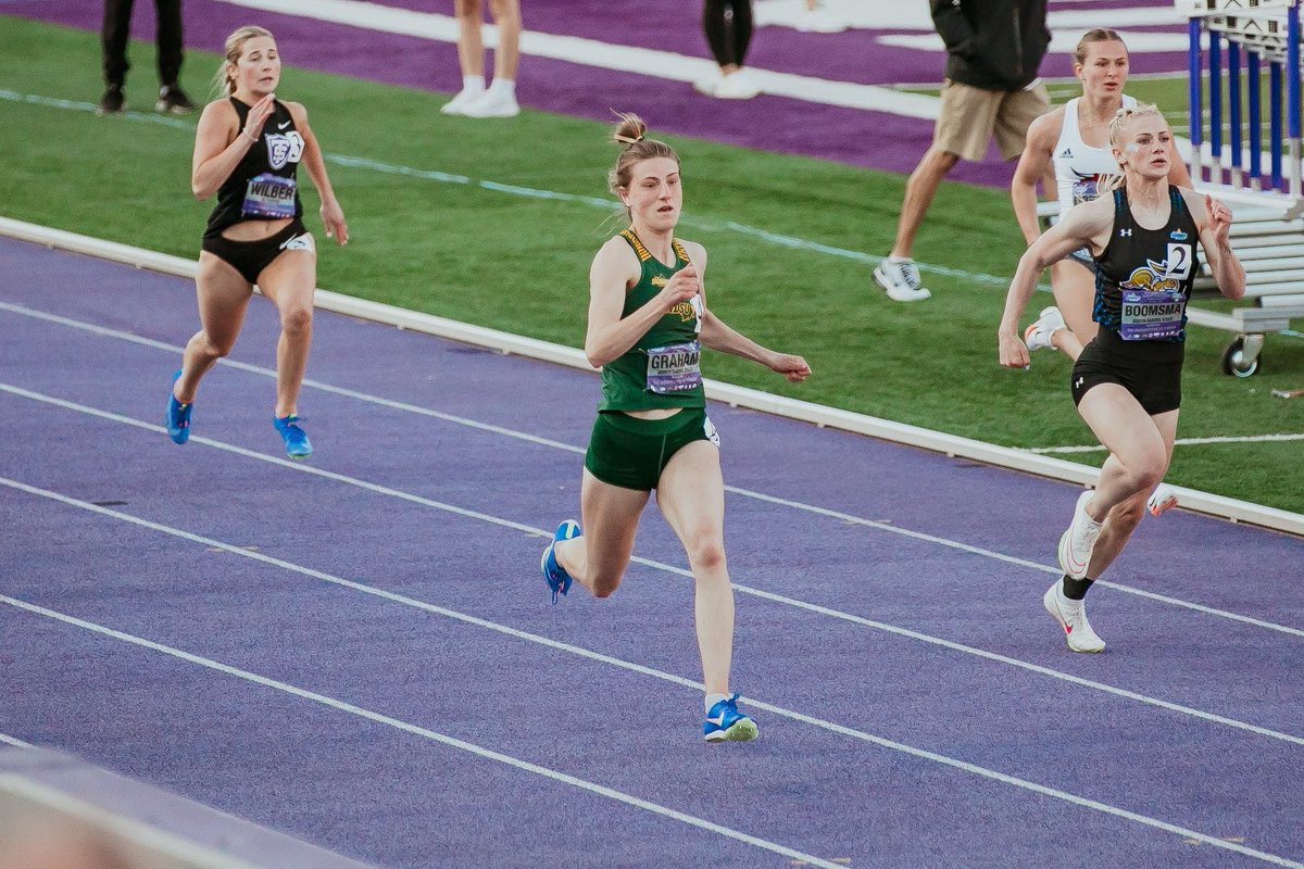 The Bison women finished 3-6-7-8 in the 200m dash at the Summit League Championships, led by Nell Graham taking 3rd place in 23.94. 6th - Anika Larson 7th - Ilise Jennings 8th - Allie Niska