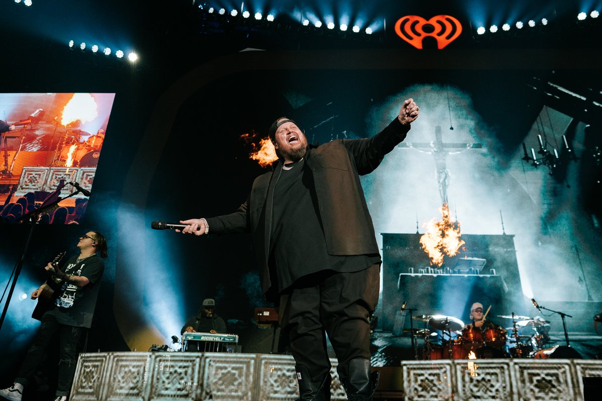 🎸🌟 IHEARTCOUNTRY RECAP: Country music took center stage at the eleventh annual @iHeartCountry Festival, hosted by iHeartMedia at Austin’s Moody Center. Images from: @toddowyoung