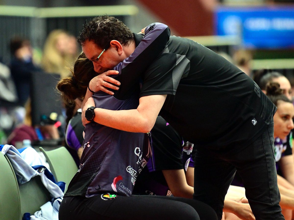 Liga Guerreras Iberdrola (@iberdroladhf) on Twitter photo 🤩 ¡La 𝐈𝐋𝐔𝐒𝐈𝐎́𝐍 de meterse en la final de la #CopaReina2024!
😍 ¡Caras que hablan por sí solas en la familia de <a href="/BmAulaCultural/">CD Balonmano Aula</a>, que peleará mañana por hacerse con el título!
©️ @rfebalonmano | J.L. Recio
#Balonmano #SheLovesHandball 🤩 ¡La 𝐈𝐋𝐔𝐒𝐈𝐎́𝐍 de meterse en la final de la #CopaReina2024!
😍 ¡Caras que hablan por sí solas en la familia de <a href="/BmAulaCultural/">CD Balonmano Aula</a>, que peleará mañana por hacerse con el título!
©️ @rfebalonmano | J.L. Recio
#Balonmano #SheLovesHandball