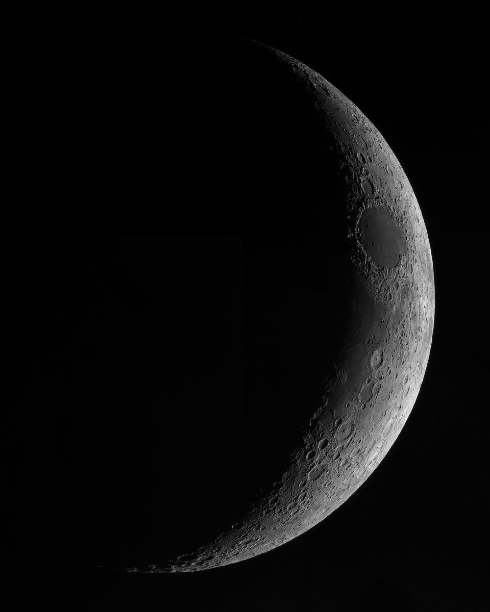 Saturday evening's 16% waxing crescent Moon. Before I go off Aurora hunting. @MoonHourSocial #Astrophotography #astronomy @ThePhotoHour