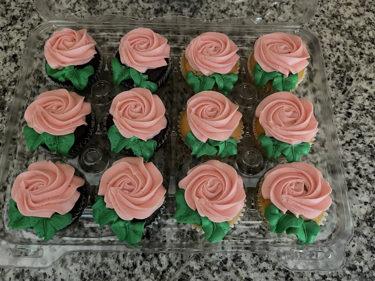Frank “how them cupcakes looking??” Me “😍😍”