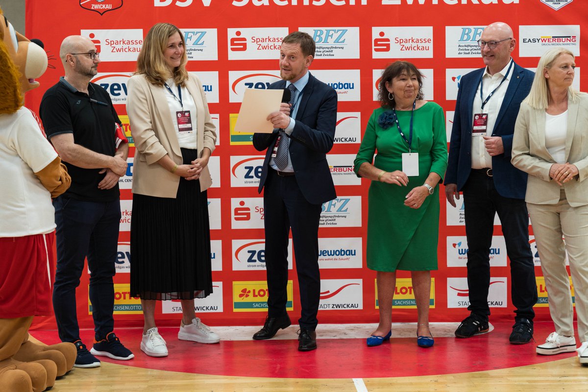 Das sächsische Handballherz schlägt mit dem #BSV #Sachsen Zwickau. Nach dem Aufstieg 2021 ist der Verein seit fast drei Jahren aus der ersten Liga nicht mehr wegzudenken. Nun soll für die Handballerinnen ein neues sportliches Zuhause geschaffen werden. Der Freistaat unterstützt