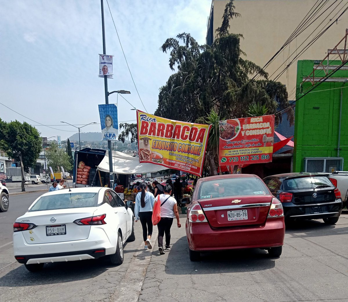 Así tus puestos @alfagonzalezm Impidiendo el libre tránsito de los peatones Y se dicen tener permiso de @TlalpanAl y @alfagonzalezm Estoy es en la carretera Ajusco picacho casi esquina Tenosique