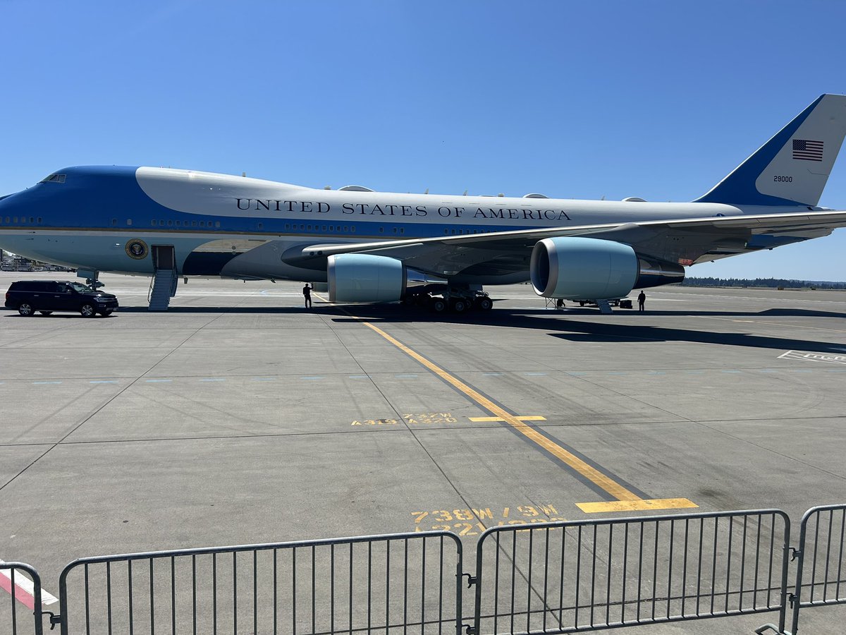 Covering Biden’s departure from Sea-Tac this afternoon. 

<a href="/seattletimes/">The Seattle Times</a>