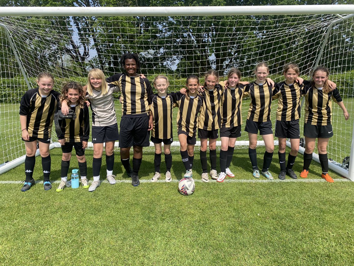 An excellent game for the @erpssa98442 U11 district football team against @RandBschoolsfa thank you for travelling to play our final @surrey_girls league game. Having postponed due to weather, today could not have been a better way to finish the season! ☀️
