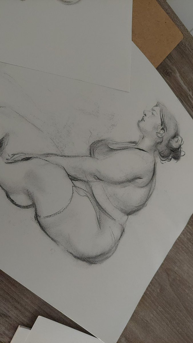 Poses de cinco minutos e de 30, da nossa primeira sessão de modelo vivo da comuna. Quem for da cidade do RJ e quiser participar, é na Freguesia, sábado de manhã. Manda um alô que eu envio o link do servidor onde estamos organizando. 😁