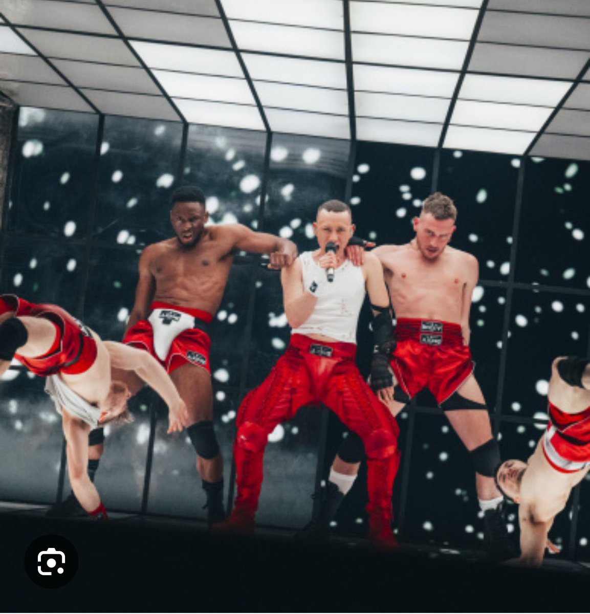 Loving #Eurovison comme toujours. Olly Alexander killed it! That’s all. 🇬🇧😍 #dizzy #uk #unitedkingdom #Eurovision2024