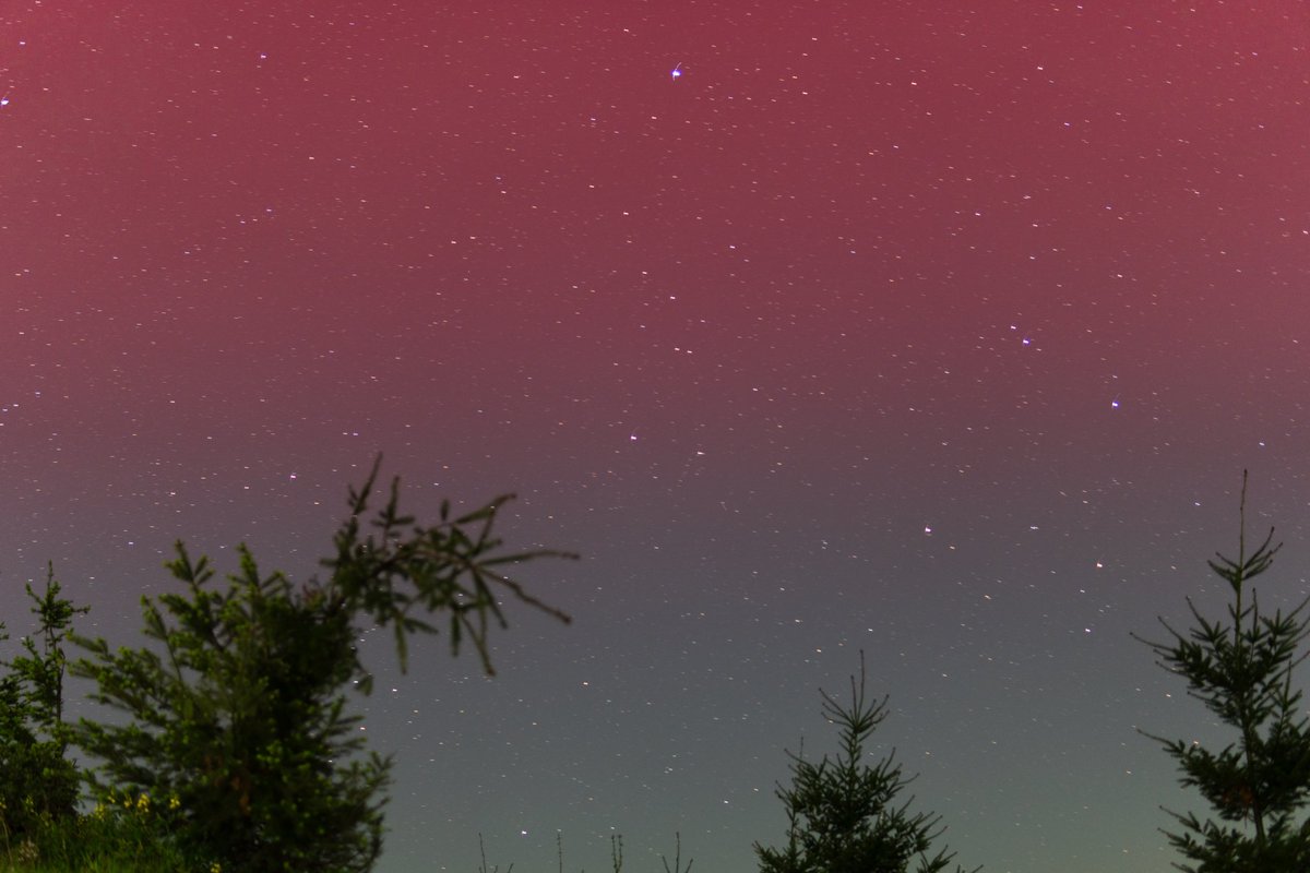 cameronaparker's tweet photo. Got a good look at the Aurora in Oregon last night https://t.co/6BcDmqHNOF