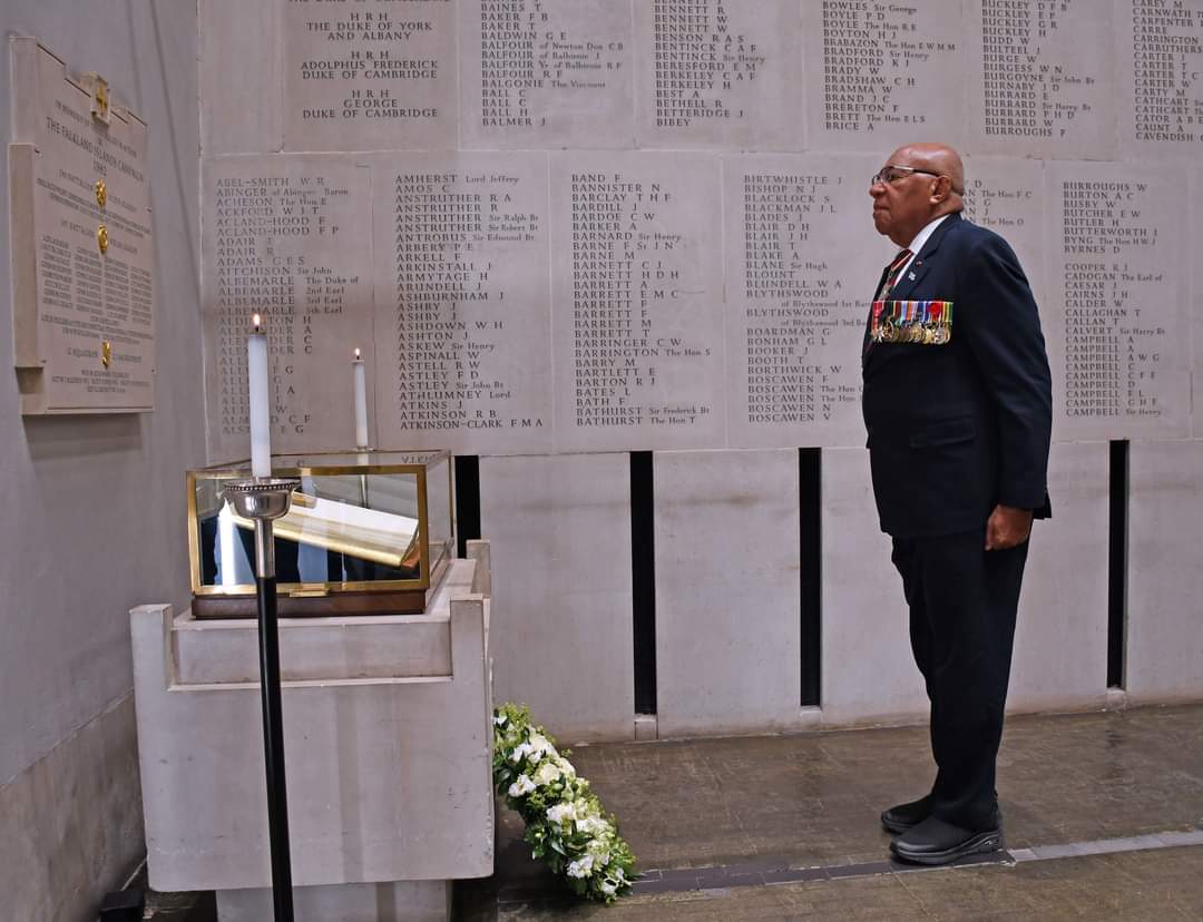 Prime Minister Hon.@slrabuka and his delegation laid a wreath at the Royal Military Chapel in London to honor the lives of those #soldiers who made the ultimate sacrifice in the line of duty. A group of #Fijians serving in the #BritishArmy also received the delegation. 🇫🇯🇬🇧