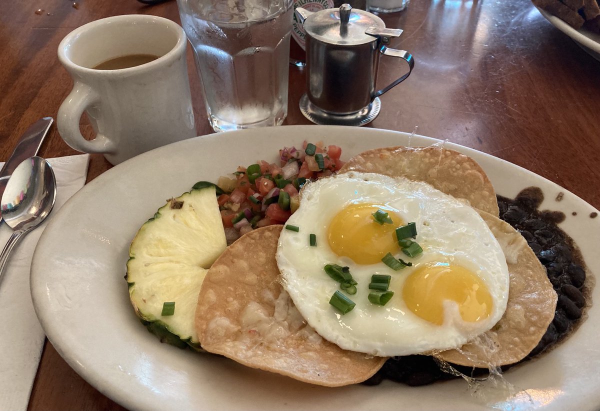 Huevos Rancheros for breakfast at Endolyne Joe’s in #WestSeattle. I have no idea if it’s authentic, but it hit the spot after walking at Lincoln Park. #pnw