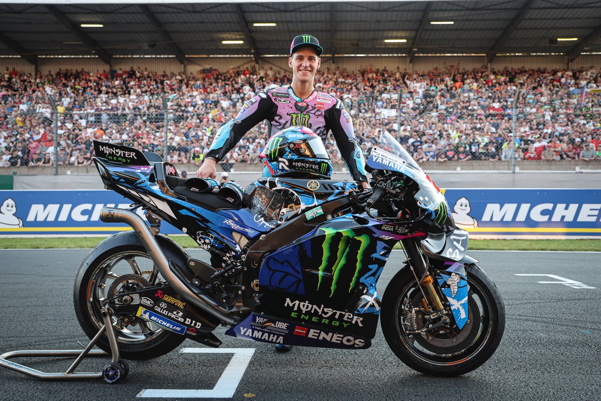 This livery unveiling meant so much to @FabioQ20 🥰 A special moment for him to share with his fans 💙🤍❤️ #MonsterYamaha | #MotoGP | #FrenchGP | #FQ20 | #FabioQuartararo