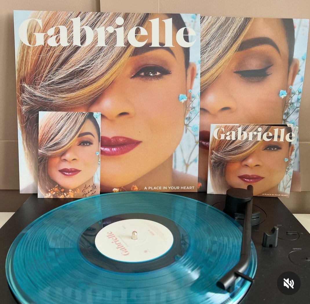 Absolutely loving this new Gabrielle album! 👌🏻❤🎶

Who else is listening?

@GabrielleUk #NewAlbum #NewMusic #Gabrielle #GabrielleUK #Singer #Songwriter #UnitedKingdom #UK #Dreams #NowPlaying

📸 @NigelMartin