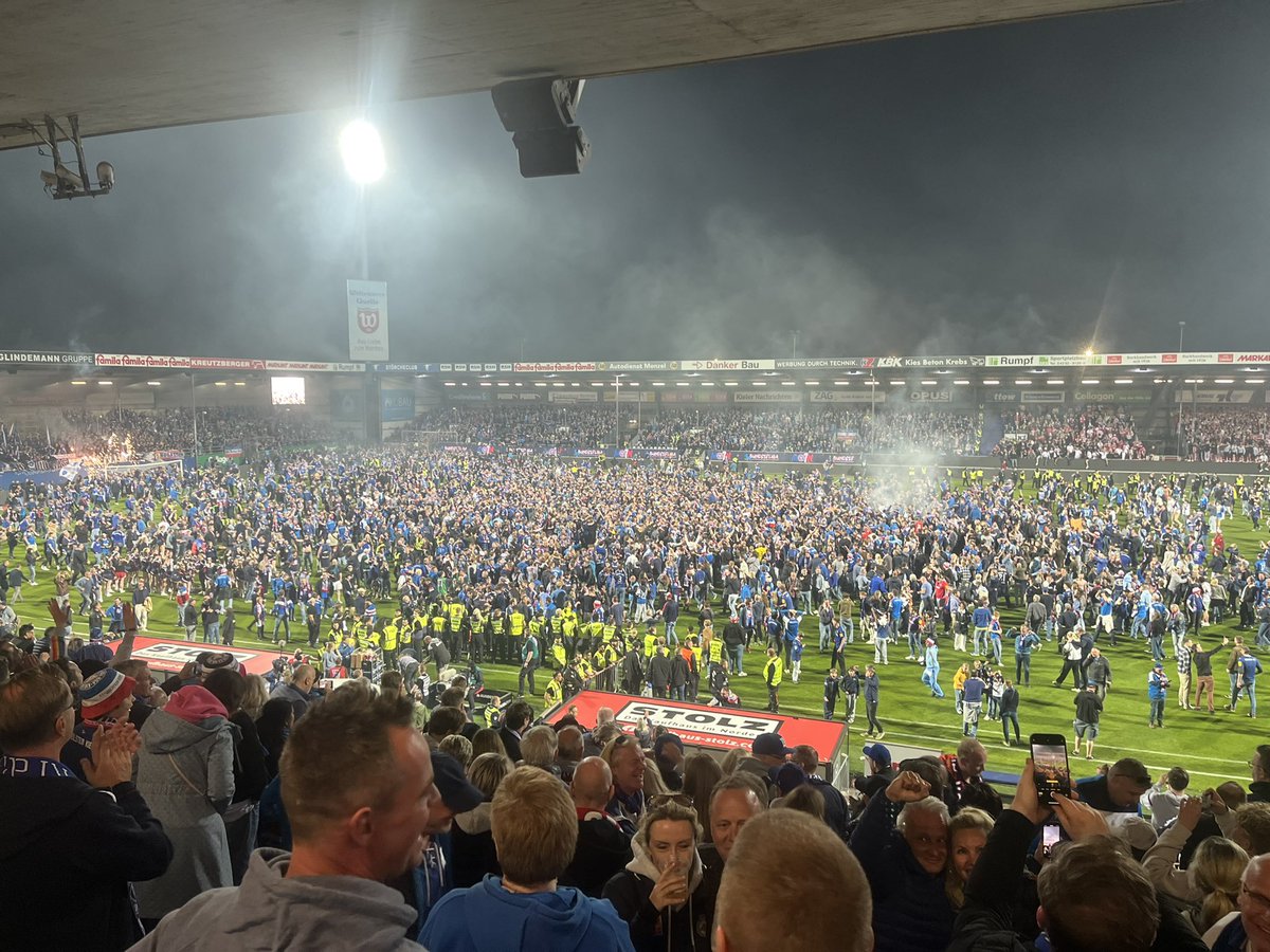 OH MY GOD!!!!

HOLSTEIN KIEL ARE IN THE BUNDESLIGA!!!! 

❤️❤️❤️

#KielAhoi