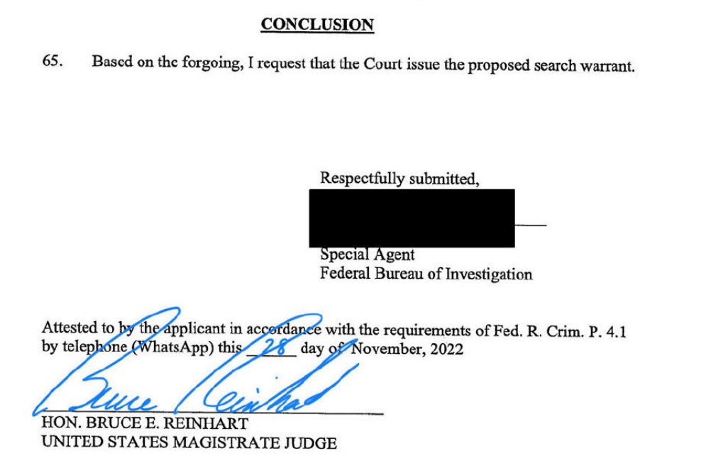NEW: In recently filed affidavit in classified docs case, a dirty cop from the corrupt Washington FBI field office asks Dem donor/Epstein defender Judge Bruce Reinhart to sign a warrant to get the cell phones of Walt Nauta, one of Trump's personal aides.

Why? For moving boxes…