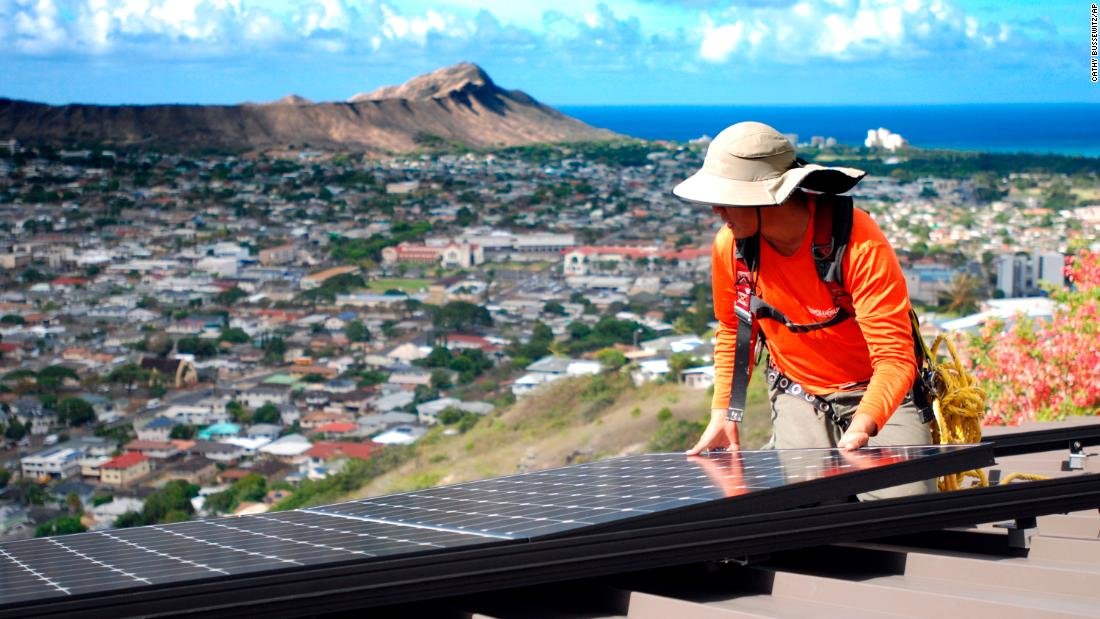 From rainy Seattle to snowy Burlington, cities across the U.S. are leading in solar power adoption! Top city Honolulu boasts over 1,133 watts per person. #SolarPower edition.cnn.com/2022/04/21/us/…