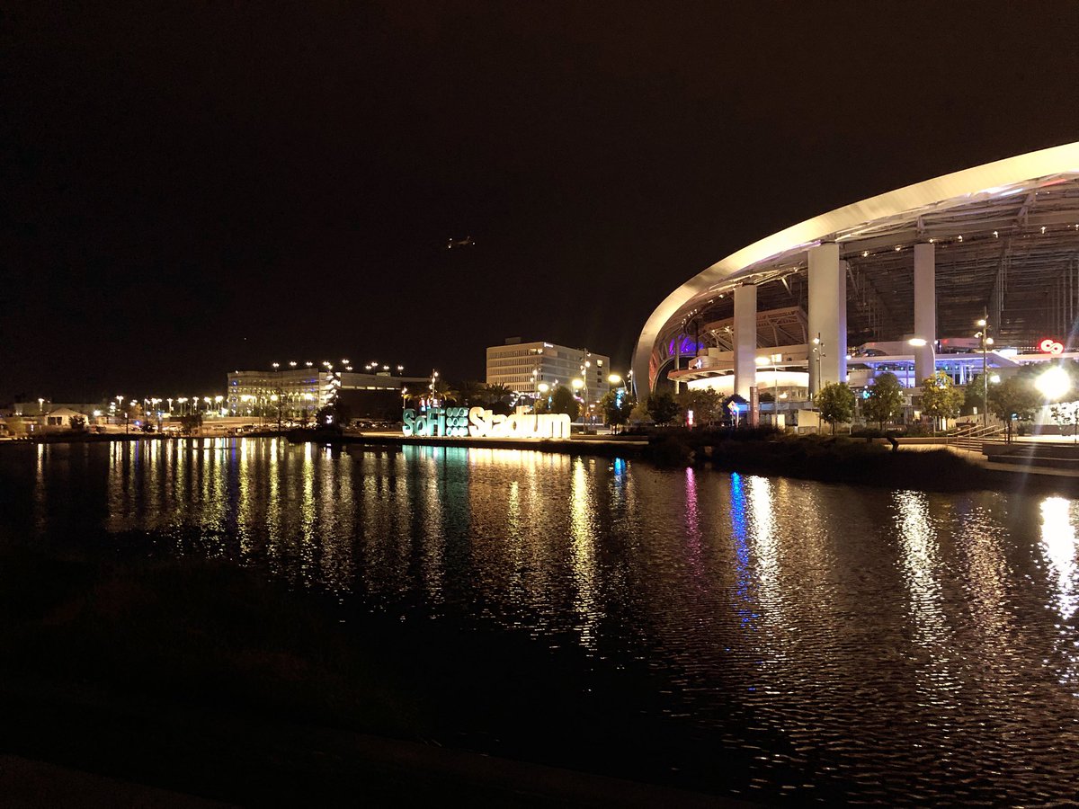 Urbanismo o Diseño de paisaje?
🌃 
#estadiodeportivo #diseño #arquitecturaydiseño #Foto #fotodeldia #Fotografia #fotografo #pic #picoftheday #picture #PictureOfTheDay #photo #photography #photooftheday #photographer #landscapephotography #landscape #sofistadium #weekend