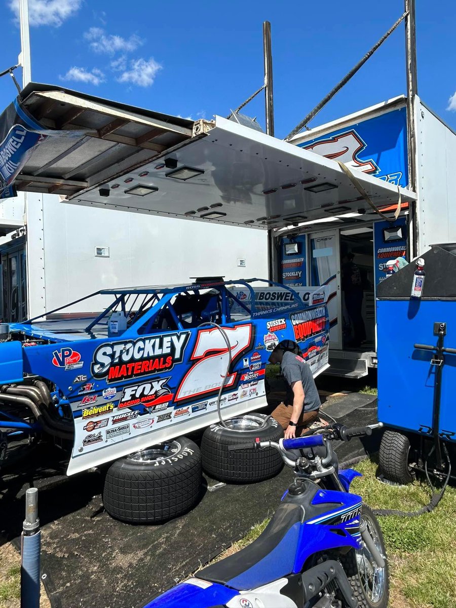 ☀️The sun is out at Fairbury American Legion Speedway. Tune in live tonight with @FloRacing