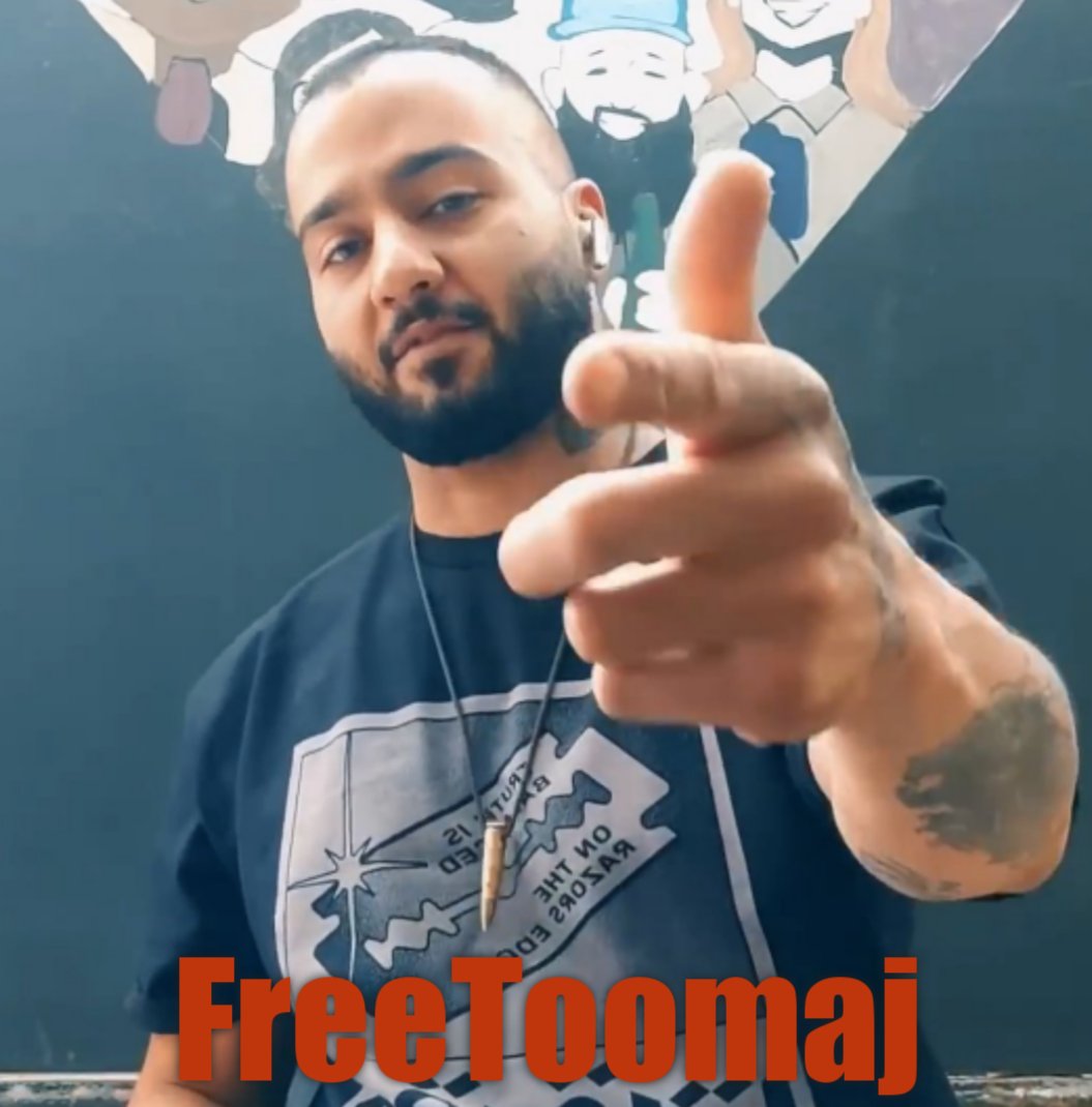 @angelinamango_ #ToomajSalehi an Iranian rapper who was arrested and tortured  for his art,had his fingers broken.Despite needing surgery,he is still imprisoned,and now a death sentence has been issued for him.We urge the artistic community to be his voice.
#FreeToomaj