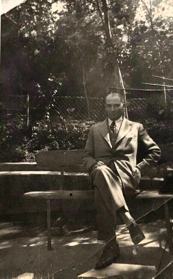Atamızın çok nadir bir fotoğrafı... Mustafa Kemal Atatürk, Gazi Orman Çiftliği'nde. (9 Mayıs 1934) ❤️