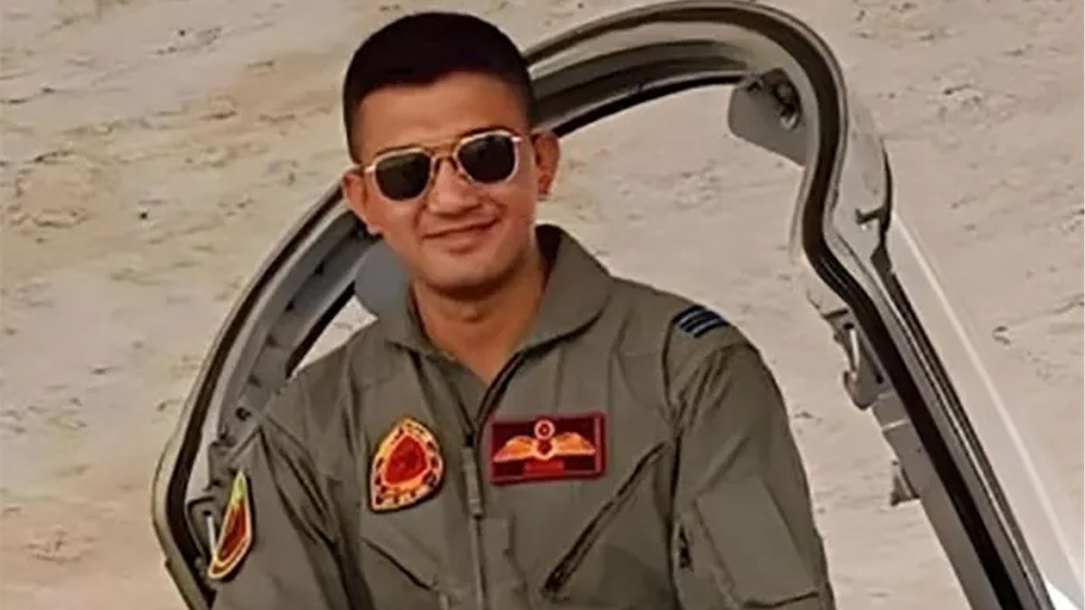 Trained in India, Bangladesh Mourns Squadron Leader Asim Jawad Lost in Training Accident idrw.org/trained-in-ind…