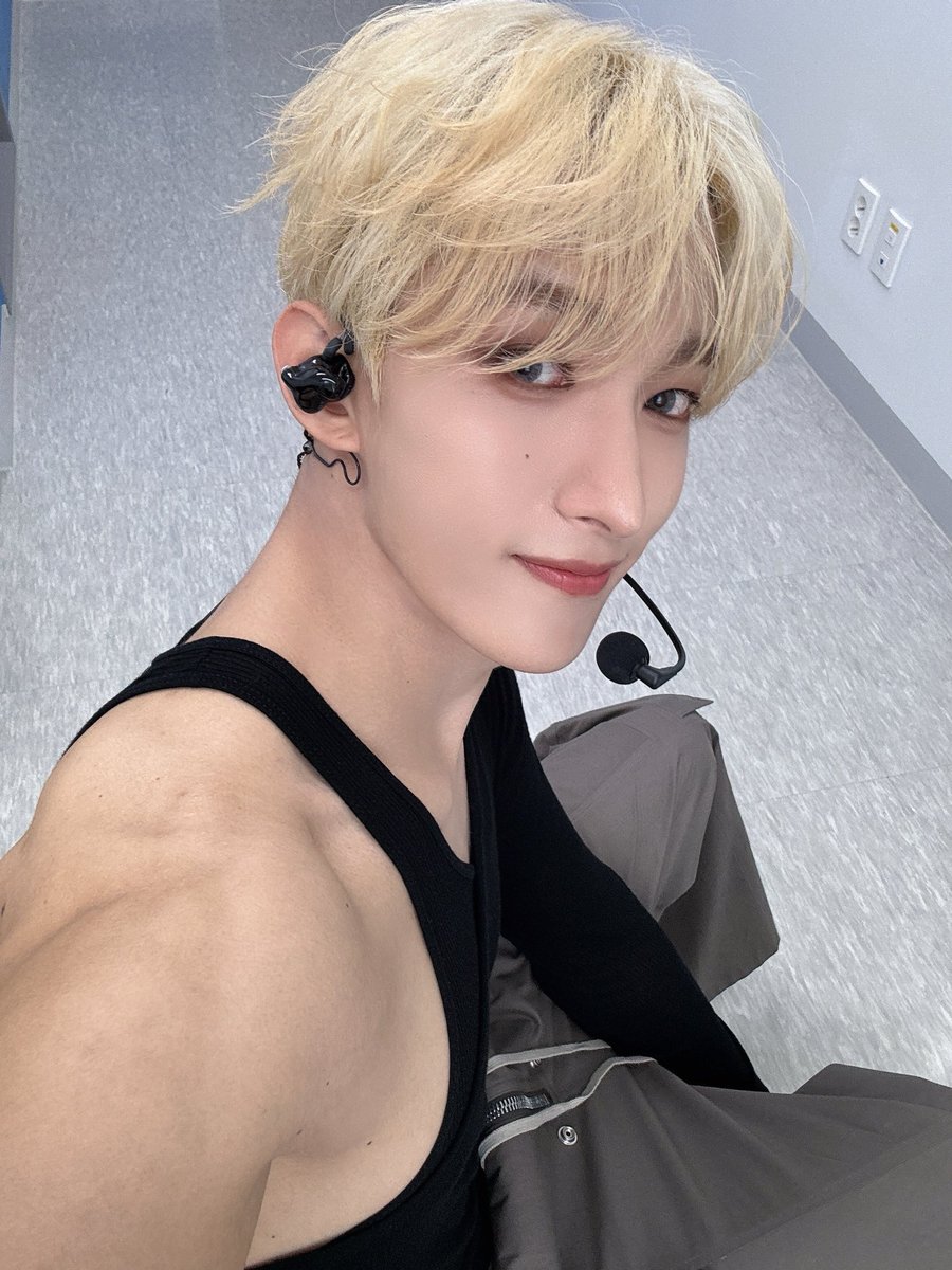 우리 캐럿바라기…..음방 셀카를 다줬어…🥺
240502 엠카운트다운