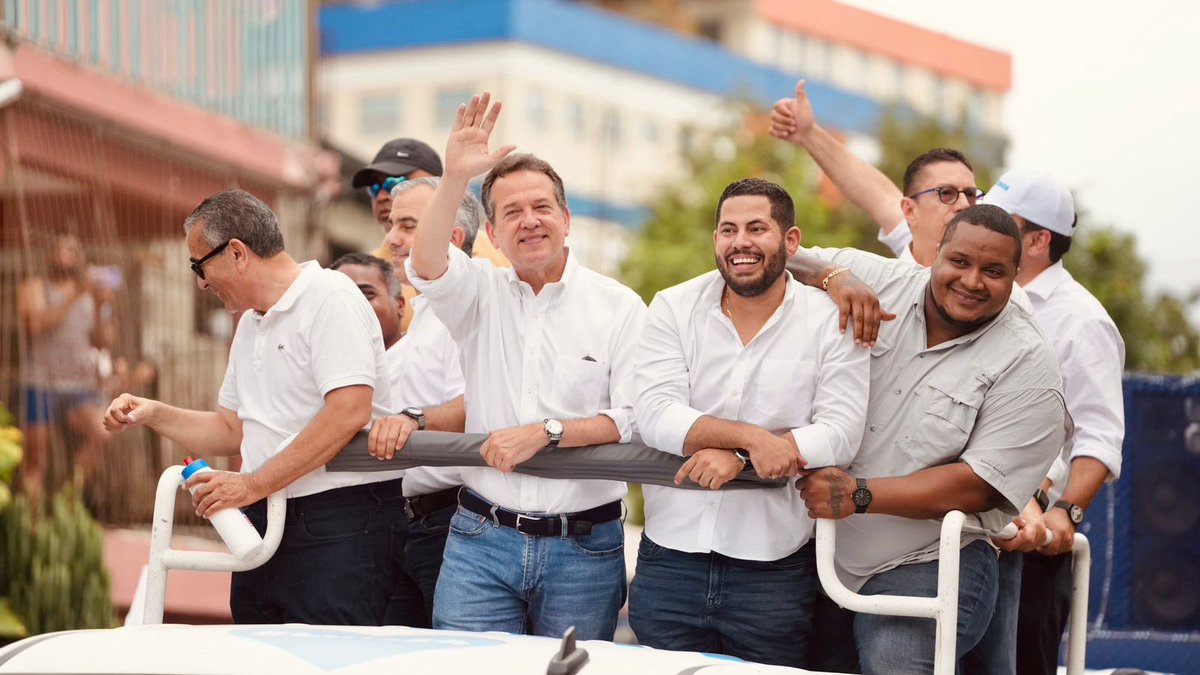 walkyregalado's tweet image. Líderes de la juventud @Crecemosrd 
Apoyan de manera masiva la marcha caravana de la ciudad de Santiago , 
@luisabinader  bajo la línea de @itobisono @Crecemosrd #SellandoElTriunfo #ELCambioSigue 
#Moises Cacerez, #Dionys pinales 
#Alberto Ramírez , #Yorky Vázquez