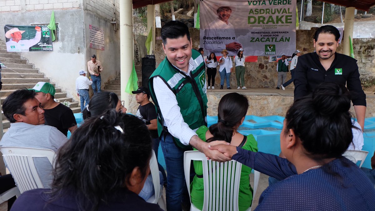 natale_jimmy's tweet photo. Desde la junta auxiliar #Atzingo en el pueblo mágico de #Zacatlán📍 lo decimos fuerte y claro la #TransformaciónVerde llegará de la mano de nuestro candidato a Presidente Municipal @asdruvaldrake 👊🏻
¡Muchas gracias por sus muestras de cariño! 🙏🏻 https://t.co/T6sDK0XqFi