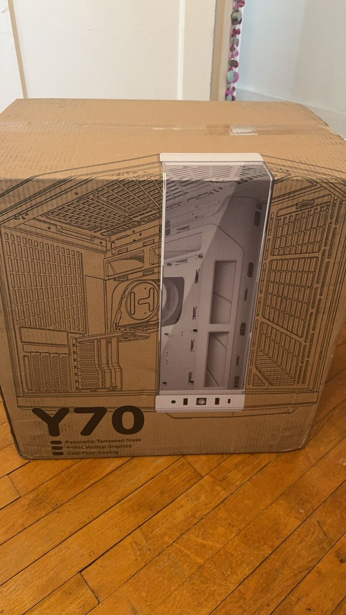 I forgot to post this but super excited to try this beast of a case out from @hytebrand!! Finishing the kinks in the build tonight!! Possibly on stream. #hyte #y70 #hytey70 #newbuild
