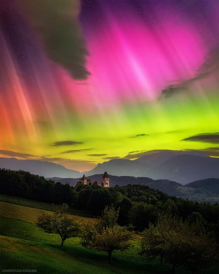 Colours of the sky.. 💚💜💛🤎 Austria 🇦🇹