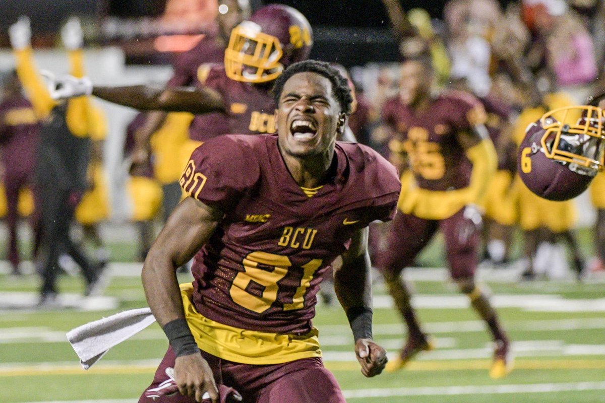 I’m a blessed to receive my first D1 offer to Bethune Cookman University @CoachWoodie  @BCUGridiron @CoachTroop3   In the picture #HBCU #GoWildcats #BuildingMen #Preytogether