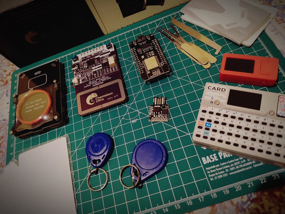 MrH4yd3n's tweet image. Coleção está cada vez maior.
agora quero um Flipper nesse meio aí!

-------------

#Proxmark3 #CharmeleonUltra #M5Stack 
#Cardputer #Digispark #LockPicking #Esp