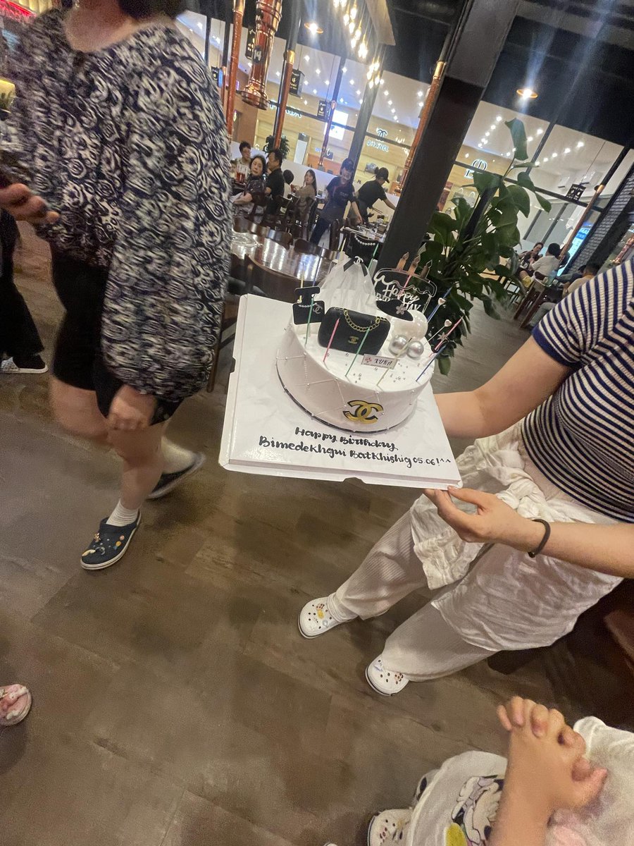 5.05 - 5.09
Вьетнам Дананг

Бүсанаас 24
Японоос 3

Сайхан аялаад дууслаа.
Аялагчийн төрсөн өдөр тохиож манай хам олны зүгээс төрсөн өдрийн бялуу бэлэг барив.

Талын Морьтон Хаан ХК

#Вьетнам
#ВьетнамДананг
#СолонгосАялал
#СолонгосоосБүхТөрлийнБараа