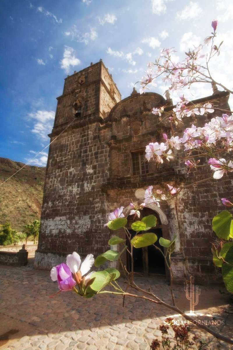 sudcalifornia's tweet photo. Hoy se cumplen 325 años de la fundación de la "joya de las misiones", la misión de San Francisco Javier de Viggé Biaundó, situada en #SanJavier, municipio de #Loreto 
¡Ven a vivirlo! 🤎
.
#LoretoBCS #SanFrancisco #VisitLoreto
#VisitaBCS #VisitBajaSur #BajaCaliforniaSur https://t.co/hLL2XU8GZZ