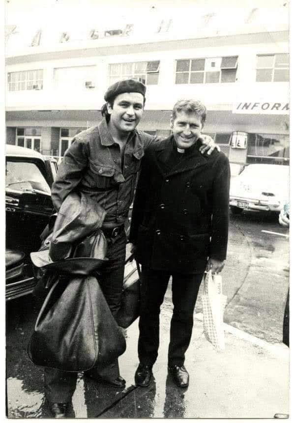 A 50 años de su martirio, su Misión está más vigente que nunca. 
Padre Carlos Múgica, presente , ahora y siempre