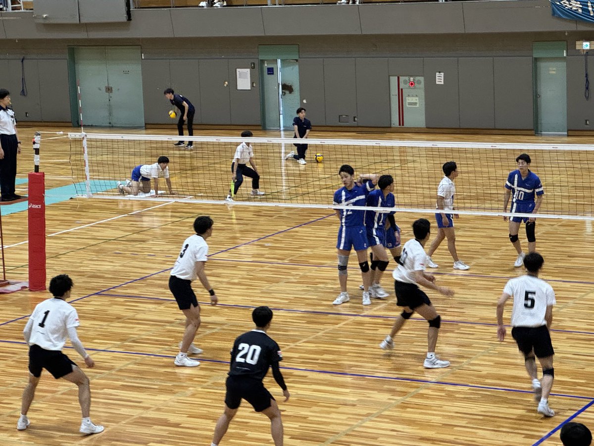 【2024年度春季関東大学男子1部リーグ戦　
第9日　はじまりました✨】

春季リーグもいよいよ終盤📣

本日の第3試合　
東京学芸大学対法政大学の試合は

コロナorインフルエンザ発症のため延期

駅で山本龍選手に偶然バッタリ❗️
「後輩の応援に来たんです」😄

後輩思いの良き先輩です💞

-———