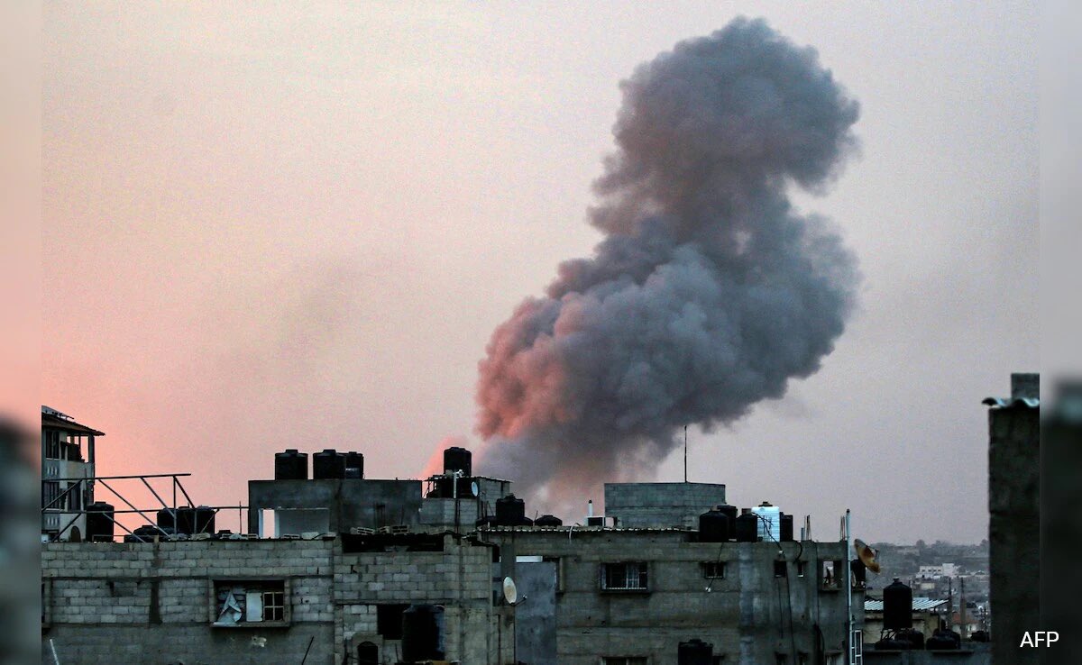 #NDTVWorld | 21 Killed In Israeli Strikes In Central Gaza, UN Warns Of 'Epic' Disaster ndtv.com/world-news/21-…