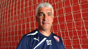 gonzalolemme's tweet photo. De Felippe agarró en 2013 un VERDADERO FIERRO CALIENTE. En el peor momento de la historia de #Independiente. Cuando realmente nadie quería venir. Después del ascenso lo rajaron, y nadie hizo tanto escándalo cómo están haciendo ahora por Carlitos Tevez. No entiendo más nada. https://t.co/PU5qKVrfCM