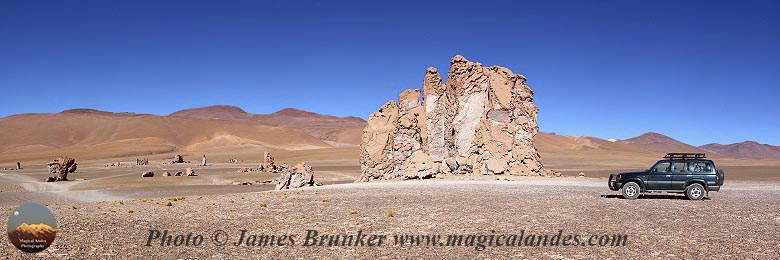Surreal #rocks in the Puna de #Atacama in #Chile for #TravelTuesday, I'm currently on a trip for a couple of weeks so posts and RTs may be erratic. Available as #prints: james-brunker.pixels.com/featured/explo…
#AYearForArt #BuyIntoArt #deserts #rockformations #landscapes #travel #adventure #4x4