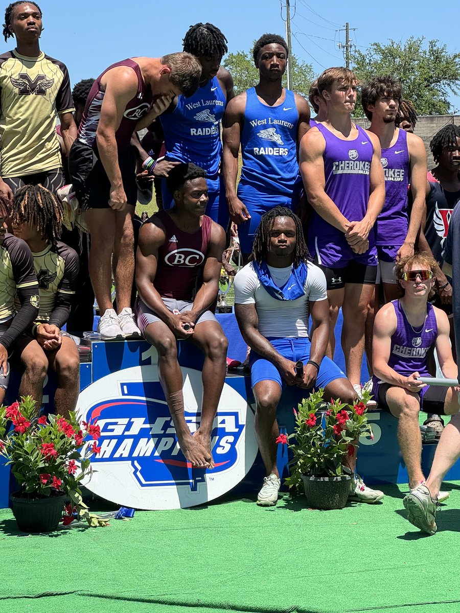 9Ty_Cummings's tweet image. Ended the season off great with placing 2nd in our heat and 3rd overall at state!PR’d for the last 4 meets and beat the school record 3 times⭐️On to next szn..#juniorsznloading @TheRealCoachE @n_parrott478 @CoachKipWL @CoachTurnerWest @KyleWSteinhoff